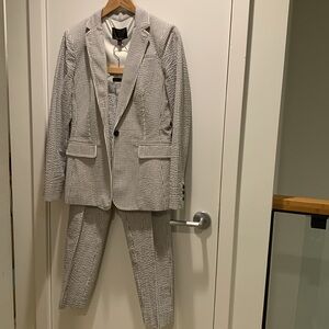 Banana Republic White and Black Seersucker Blazer and Pant Set